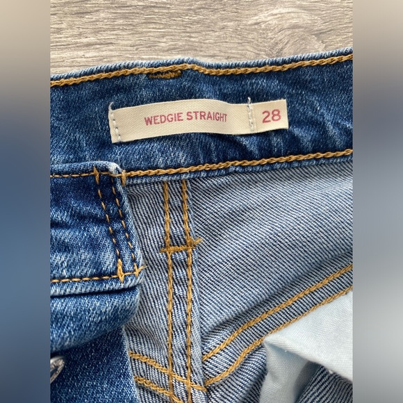 Levi’s Wedgie Straight Jean - Picture 3 of 3